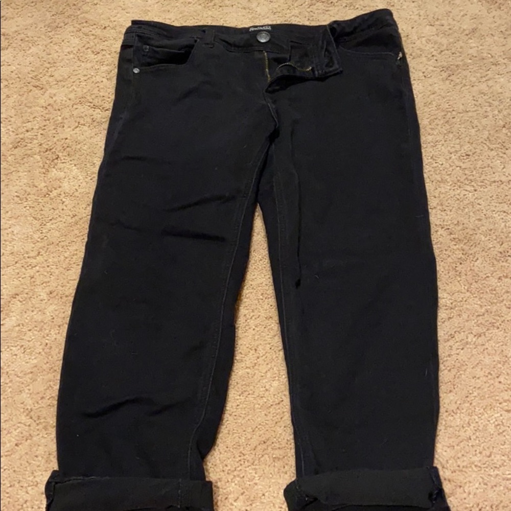 Black capris